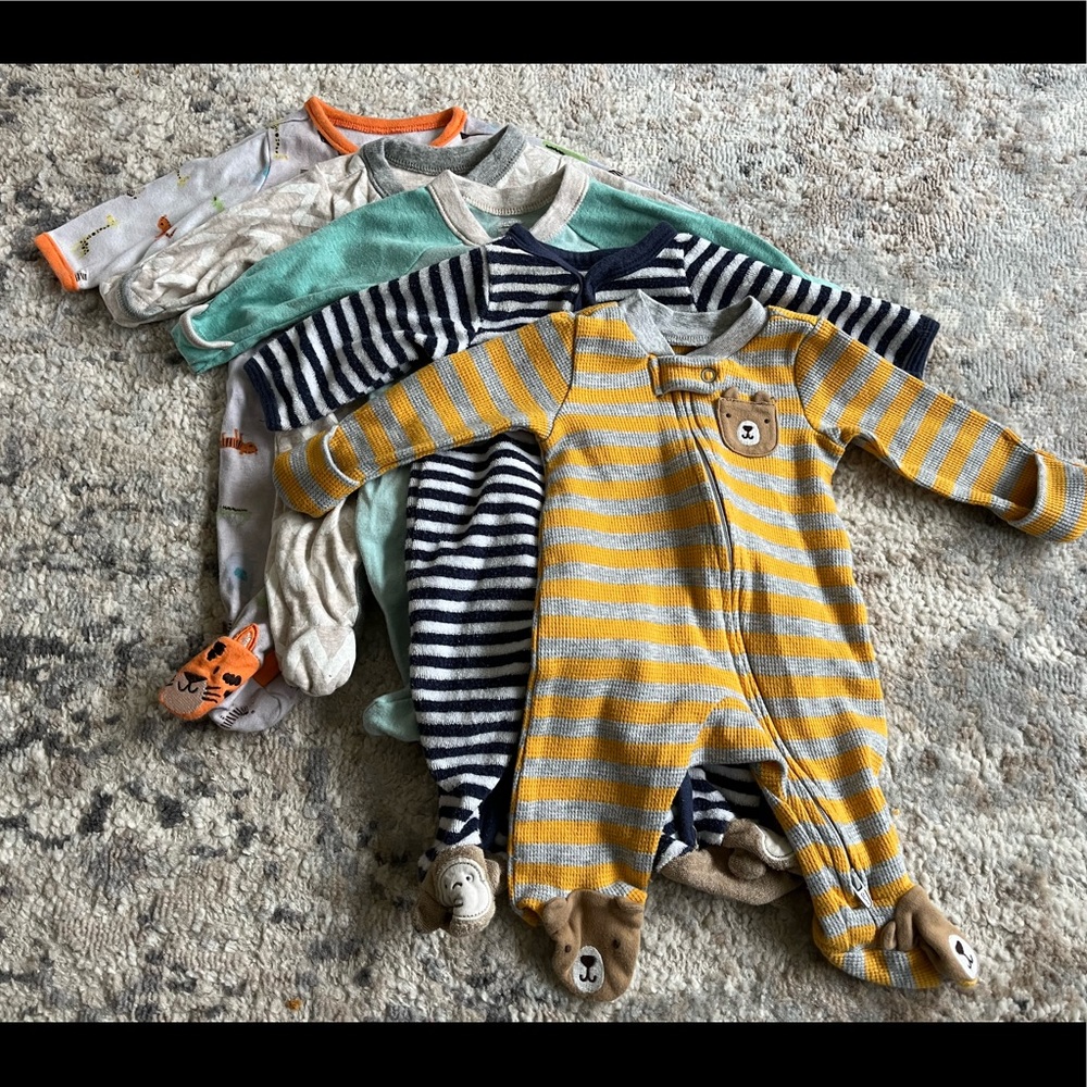 Footed pajama bundle (5)